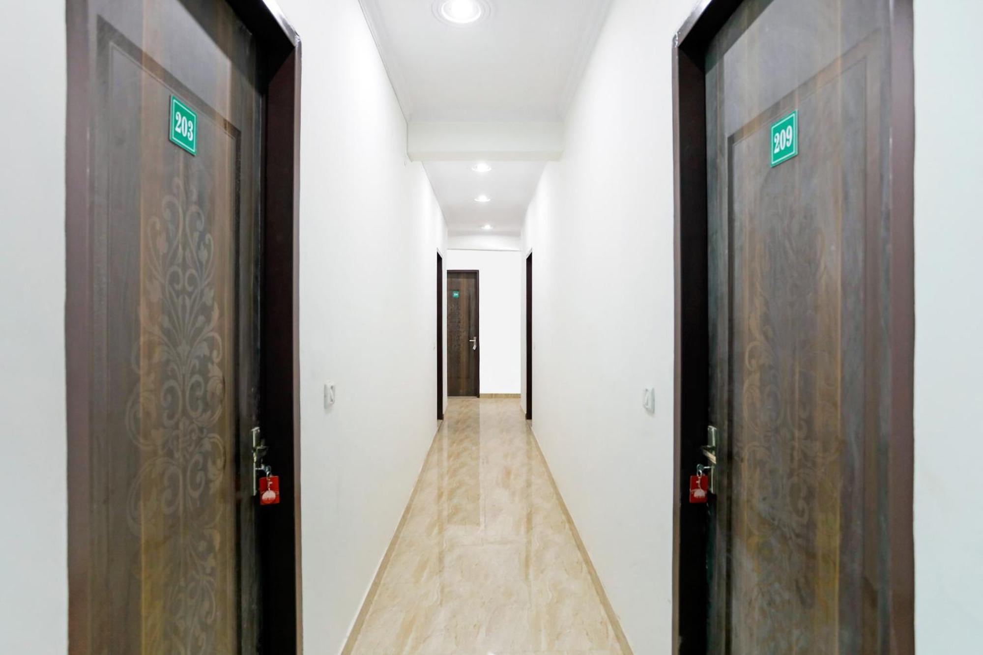 Hotel O Welcome Residency Gurgaon Esterno foto